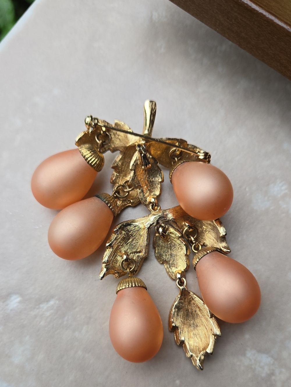 Vintage Peach and Gold Enamel Leave Grapes Brooch Necklace Pendabt Earring Set - Picture 13 of 17